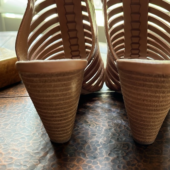 VINCE CAMUTO HEELED SANDALS SIZE 8 - Picture 5 of 10